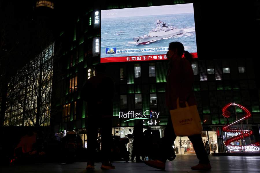 Китай провел масштабные военные учения вокруг Тайваня