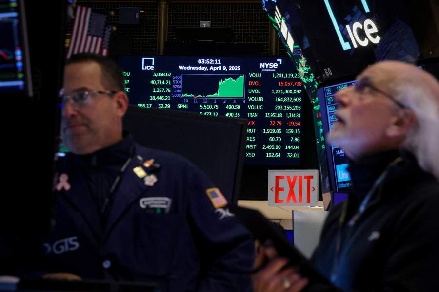 Американские биржи отреагировали на решение Трампа объявить торговую войну самым большим за пять лет обвалом индексов