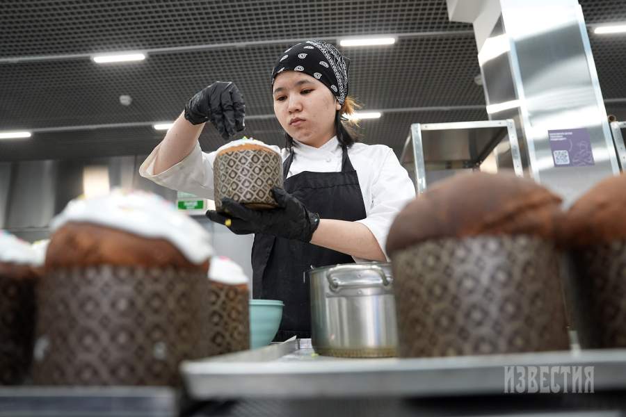 Производство куличей в Международном открытом колледже