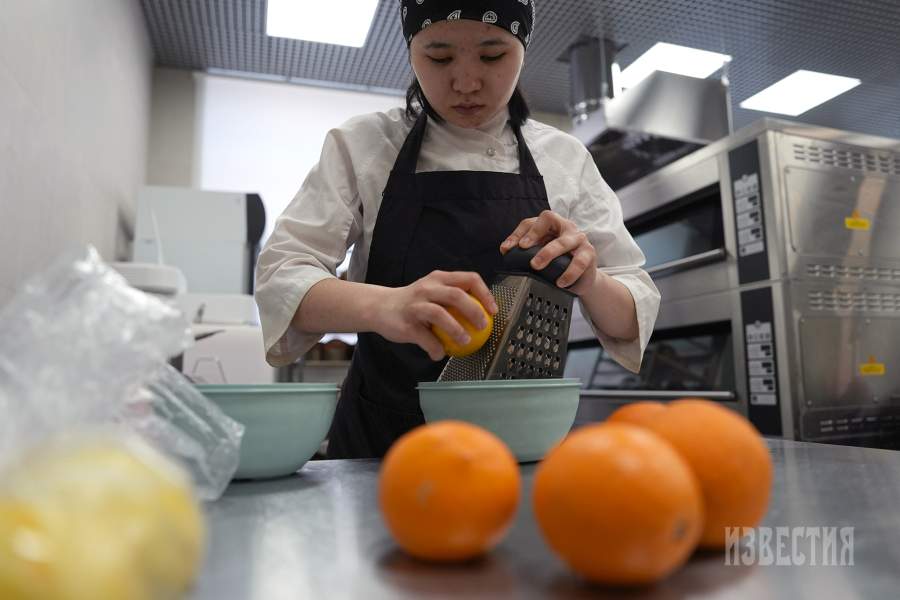 Производство куличей в Международном открытом колледже