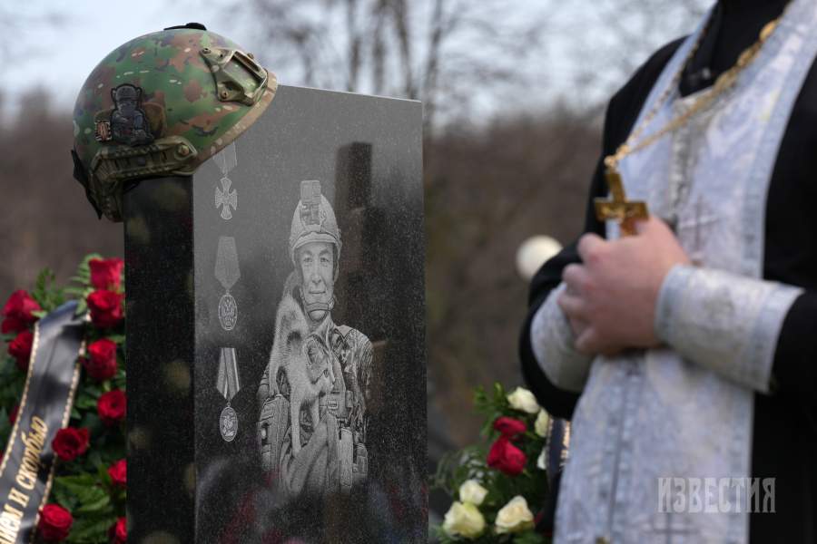 Открытие памятника военкору «Известий» Семену Еремину