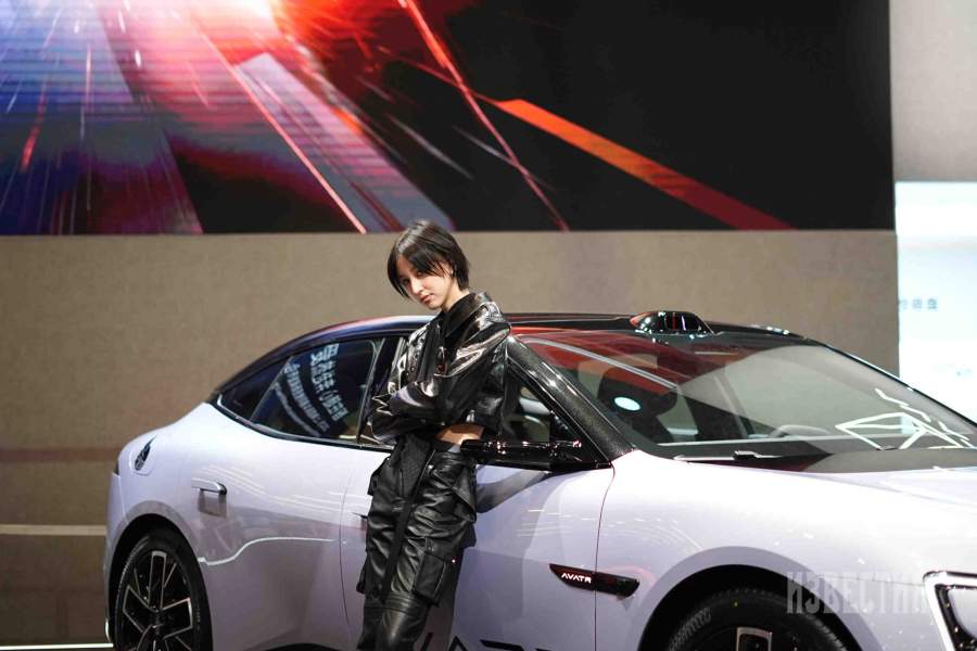 В основном автопроизводители ориентируются на местный рынок, где только в марте было продано почти 2 млн автомобилей. Большинство из них — электромобили и гибриды, популярные в Китае