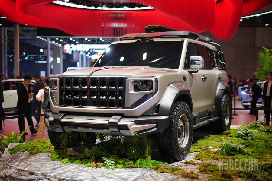  У каждой уважающей себя китайской марки на стенде должен быть брутальный внедорожник. Этому не успели придумать название и объявили народный конкурс. Приз -- автомобиль