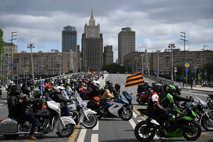 Участники Московского мотофестиваля, приуроченного к открытию байкерского сезона. В этом году мероприятие посвящено 80-летию Победы в Великой Отечественной войне