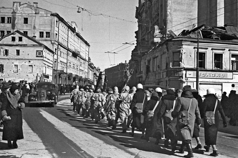 Санитарный отряд на ул. Кирова. 1941