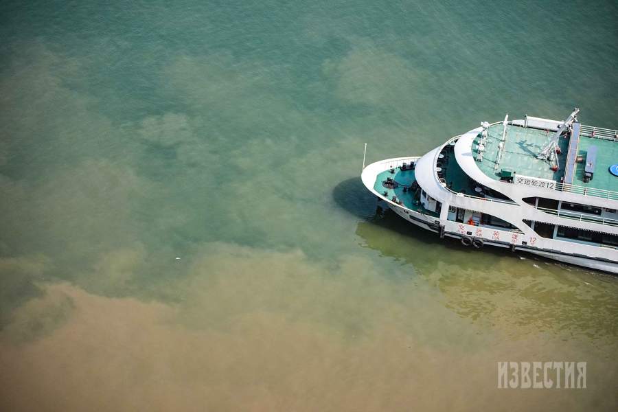 На Янцзы построены несколько десятков портов и пассажирских и грузовых причалов, развёртываются операции «река-море» через Шанхай с выходом за рубеж, до конца года действует навигация для судов водоизмещением 1 тыс. тонн