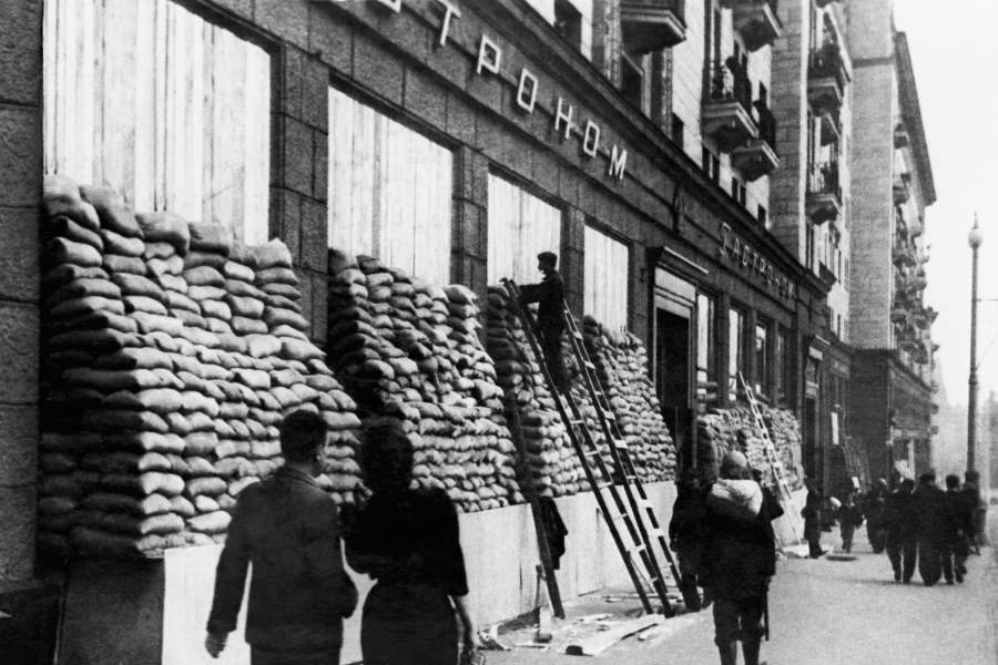 Гастроном №1 на ул. Горького. 1941