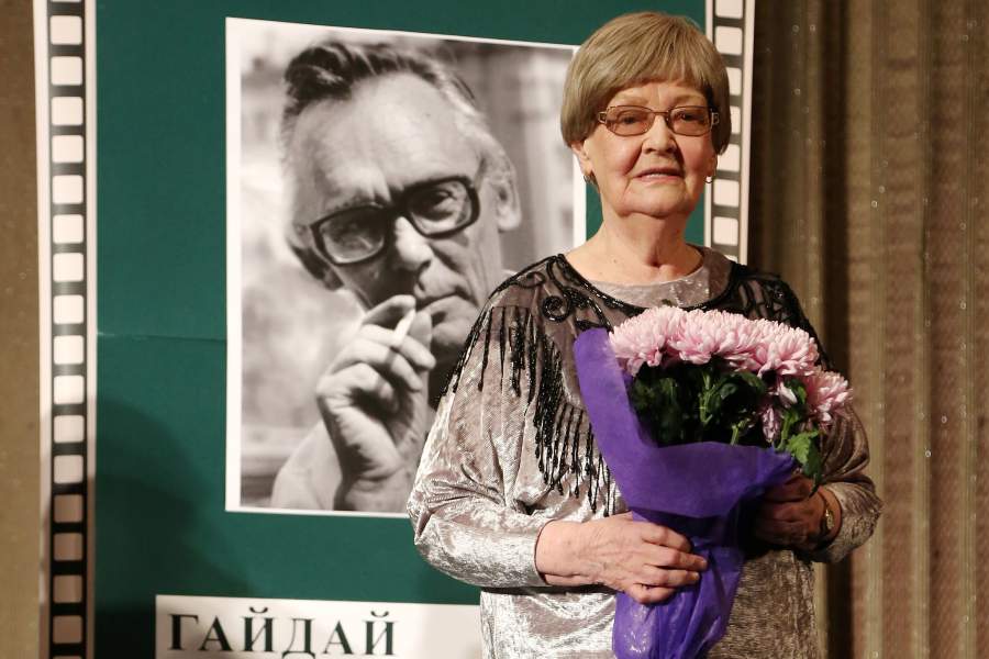 Вдова режиссера актриса Нина Гребешкова на творческом вечере «Гайдай всегда Гайдай!» к 90-летию режиссера Леонида Гайдая в Доме кино в Москве. 2013 год