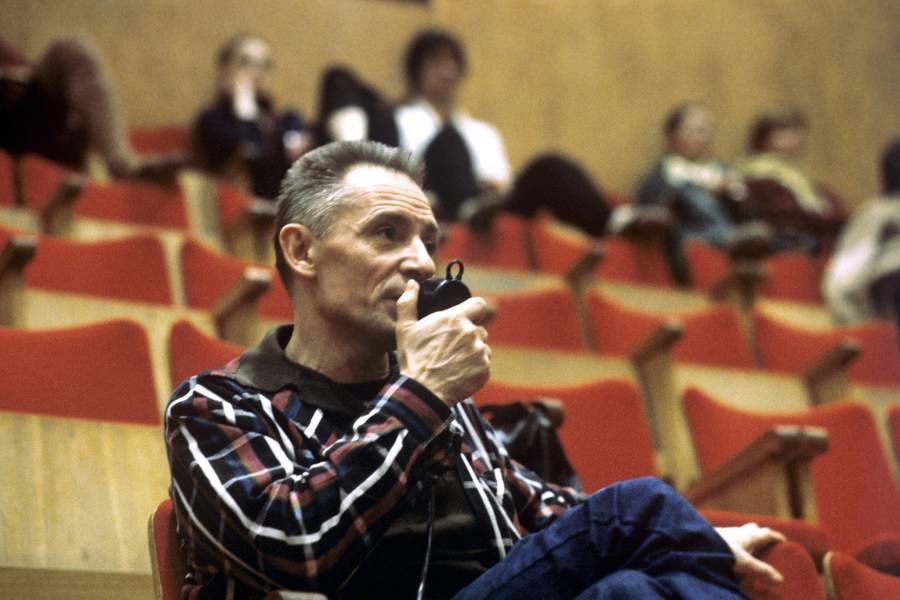 Народный артист СССР, лауреат Государственной и Ленинской премии, главный балетмейстер Большого театра Союза ССР Юрий Григорович, на репетиции. Государственный академический Большой театр СССР. 1982 год