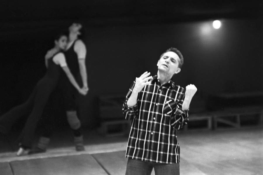 Главный балетмейстер Государственного академического Большого театра СССР Юрий Григорович во время репетиции. 1979 год