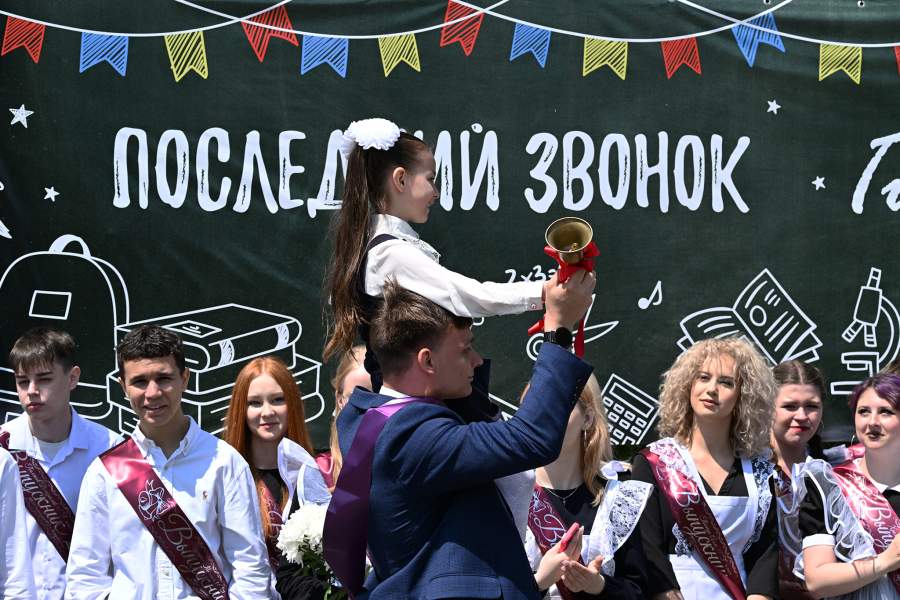 Последний звонок в гимназии №2 Владивостока.