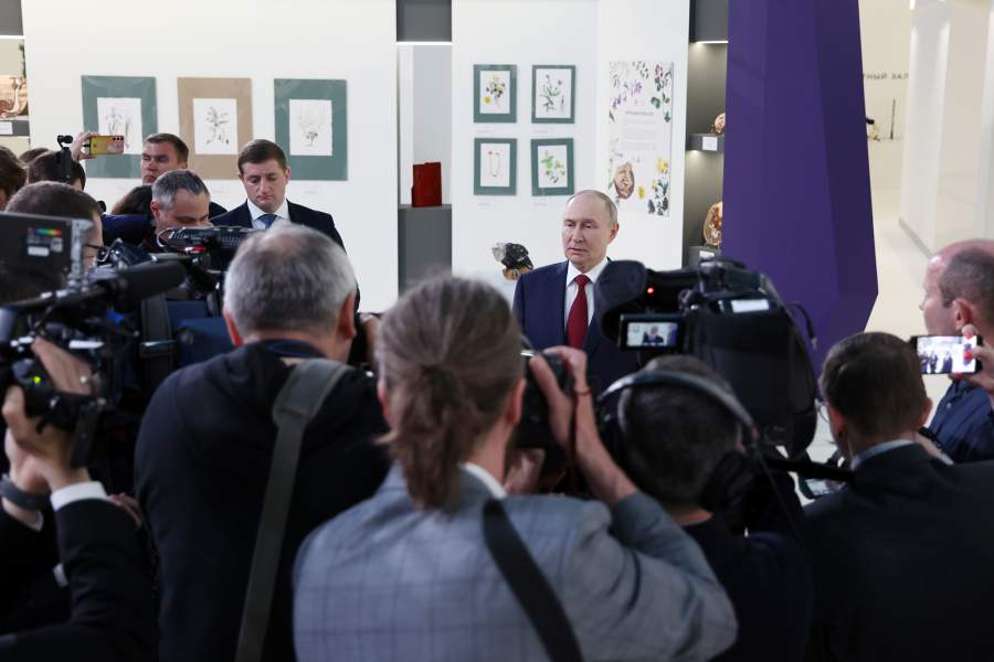 19 мая 2025 года. Президент РФ Владимир Путин выступает перед журналистами в образовательном центре «Сириус» после телефонного разговора с президентом США Дональдом Трампом