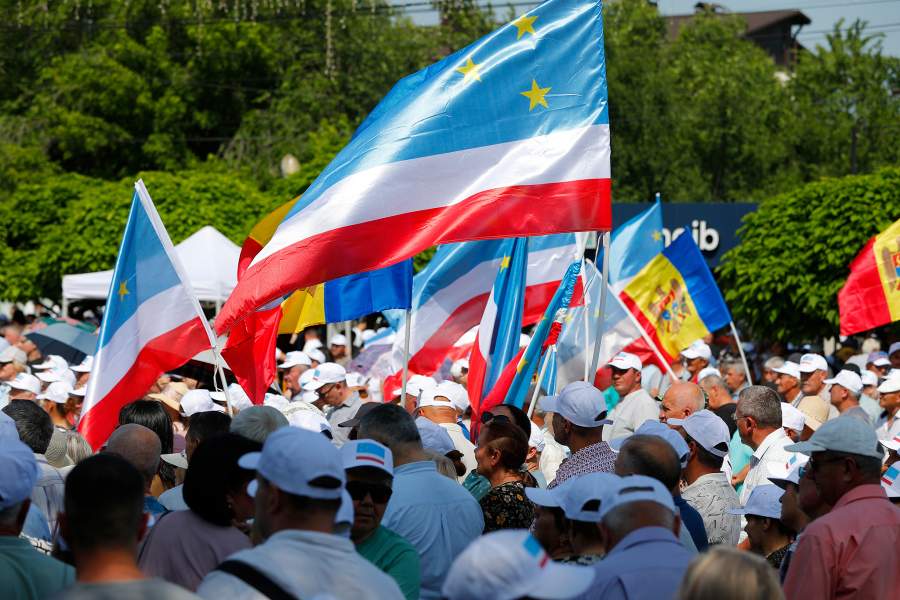 Общенациональный митинг в защиту статуса Гагаузской автономии на центральной площади в Комрате.