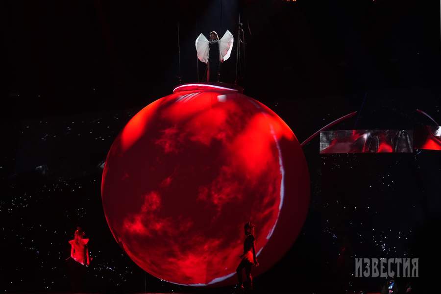 Певица Максим