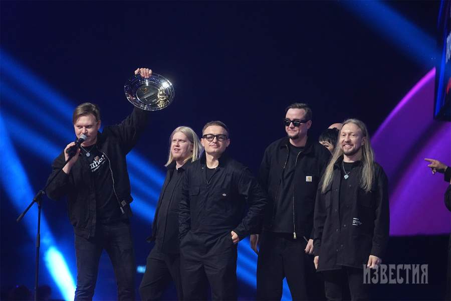 Женя Трофимов и группа «Комната культуры», победившие в номинации «Прорыв года», на церемонии вручения ХХ национальной телевизионной премии в области популярной музыки «МУЗ-ТВ 2025. Легенда» в «Live Арене» в Москве