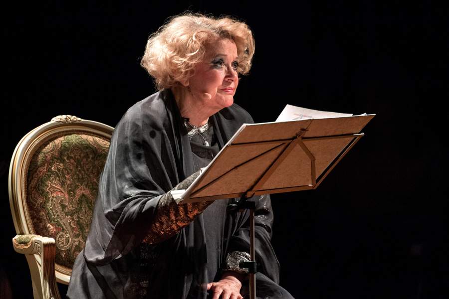 Актриса Валентина Талызина на творческом вечере «Что нужно для чуда?» в театре «Геликон-опера». 2016 год