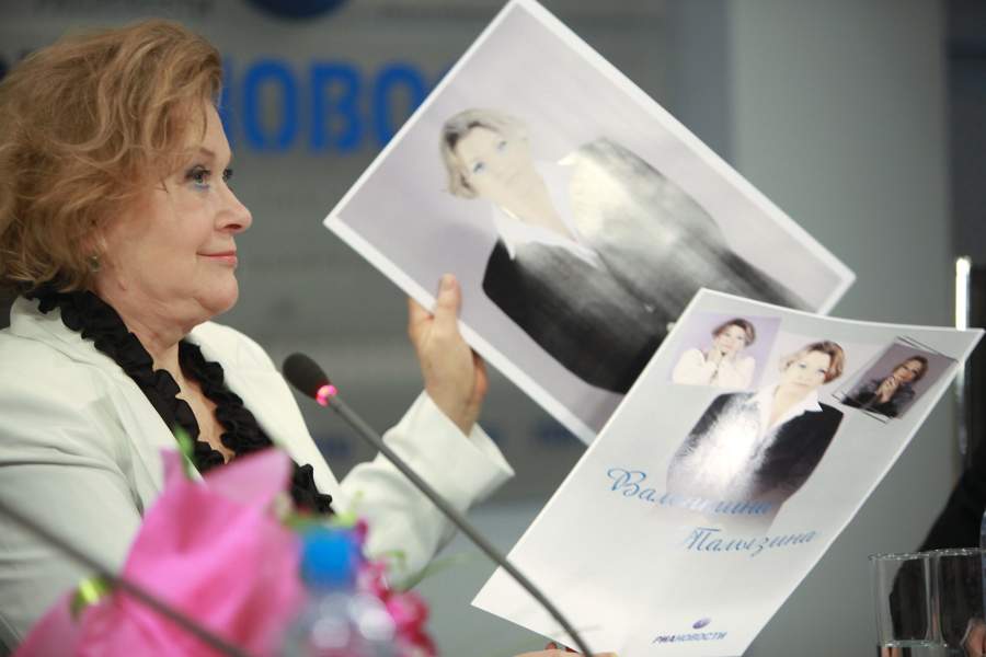 Народная артистка РФ Валентина Талызина в Российском агентстве международной информации РИА Новости на пресс-конференции, посвященной 75-летию всенародно любимой актрисы театра и кино. 2010 год