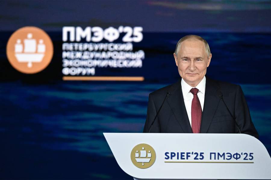 20 июня 2025. Президент РФ Владимир Путин на пленарном заседании XXVIII Петербургского международного экономического форума.