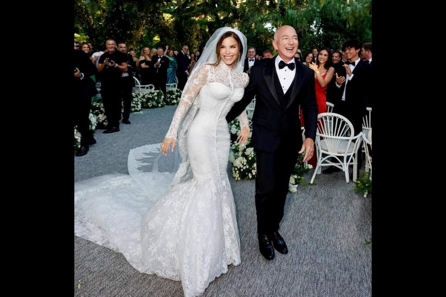 Джефф Безос и Лорен Санчес официально поженились в Венеции