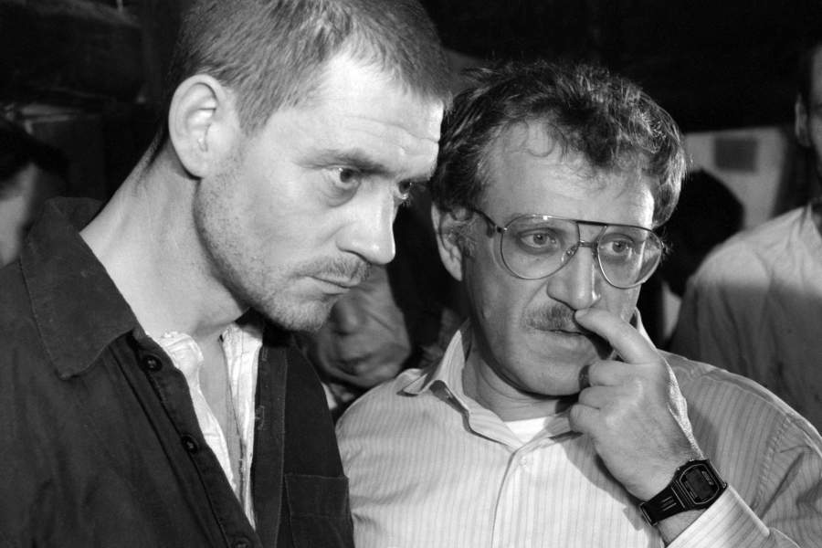 Английский актер Энтони Эндрюс и кинорежиссер Александр Митта на съемочной площадке. 1990 год