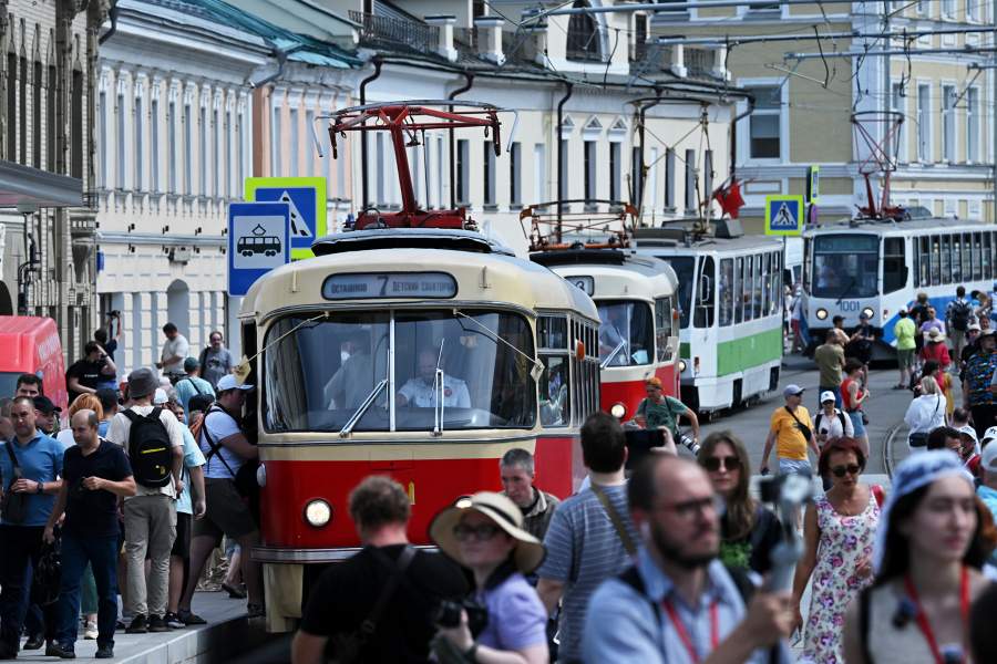 Исторические трамваи на параде ко Дню московского транспорта в Москве