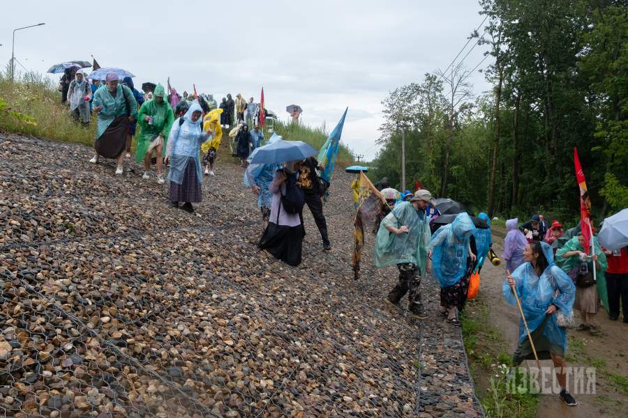 Преодоление препятствий, возникших из-за сильного ливня, длившегося весь первый день пути и первую половину второго