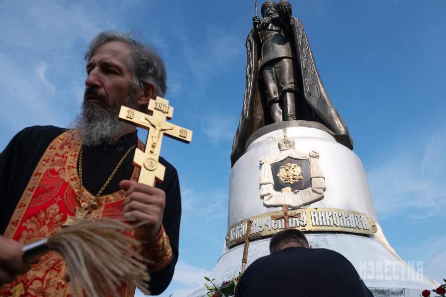 Молебен у памятника Николаю II на Тайнинке, Мытищи, ул. Центральная, 1