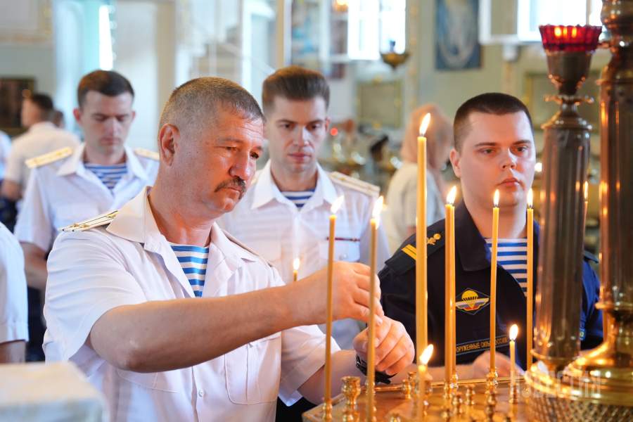 Праздничный молебен в храме Александра Невского