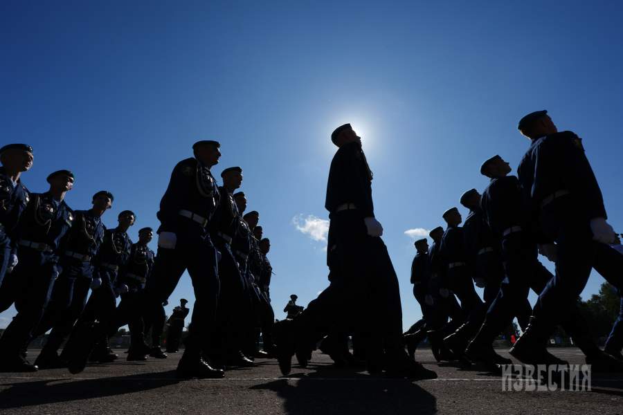 Праздничное построение в воинской части