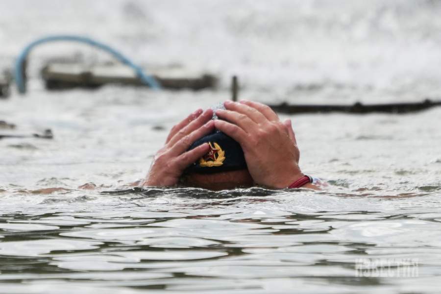 Купания в фонтане 