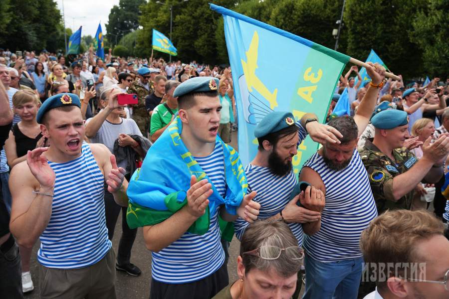 Празднование дня ВДВ в Москве в Парке Горького
