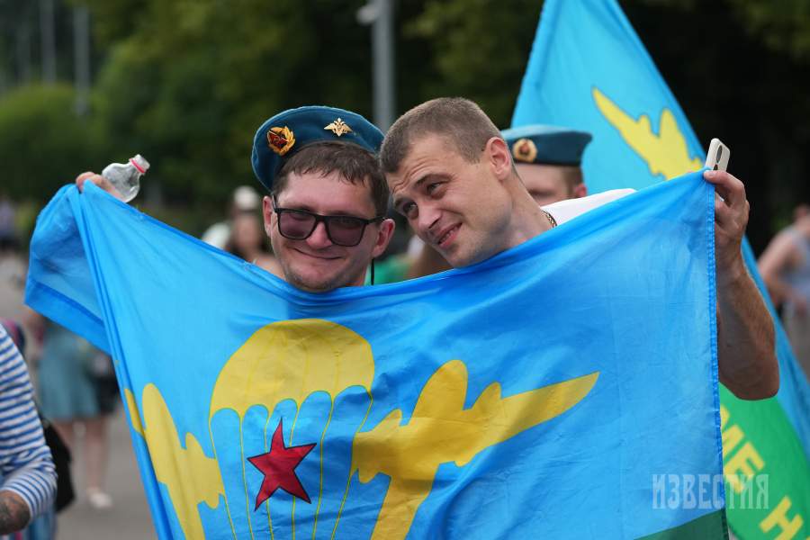 Празднование дня ВДВ в Москве в Парке Горького