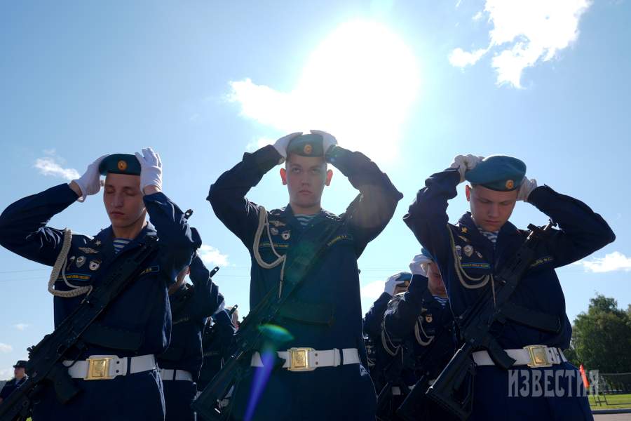 Праздничное построение в воинской части