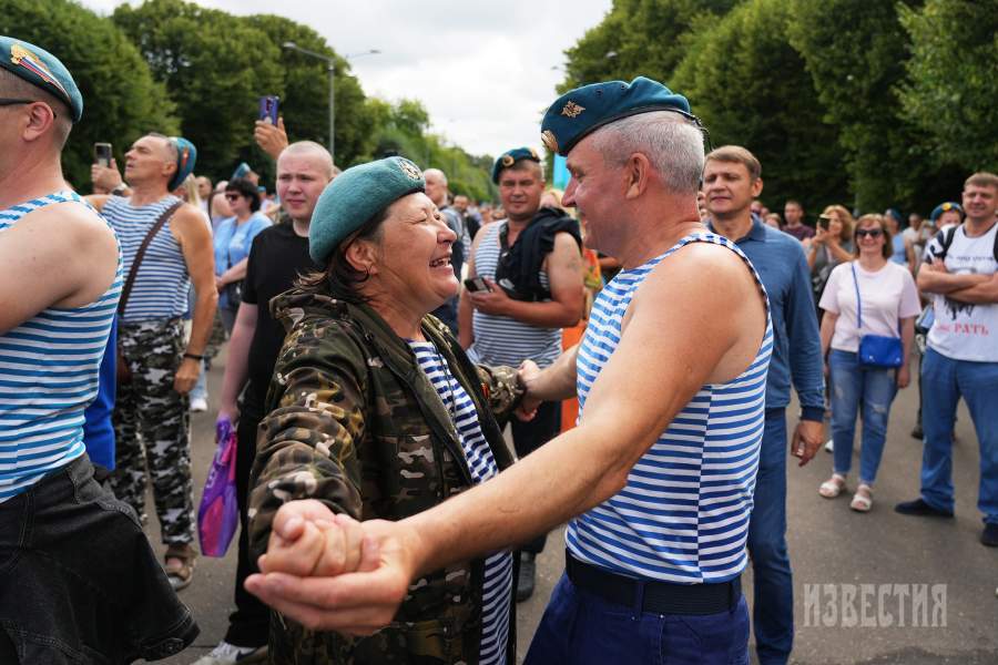 Празднование дня ВДВ в Москве в Парке Горького