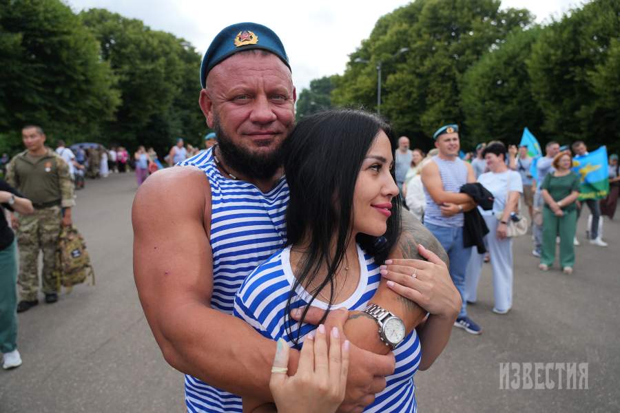 Празднование дня ВДВ в Москве в Парке Горького