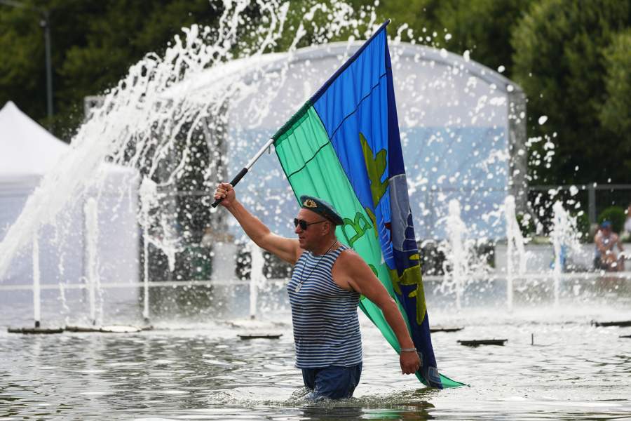 Празднование дня ВДВ в Москве в Парке Горького