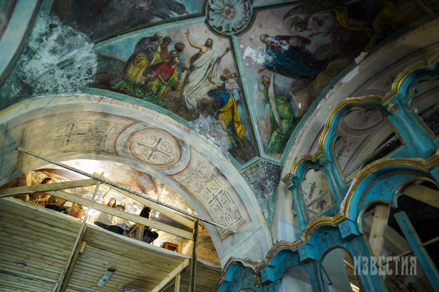 Укрепление живописи на своде четверика