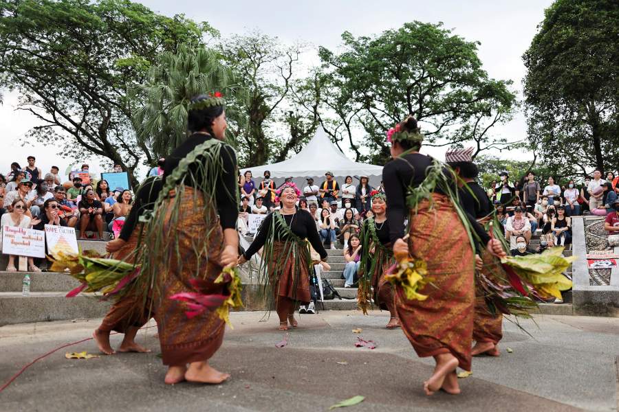 В Малайзии женщины-аборигены спасают популяцию гиббонов