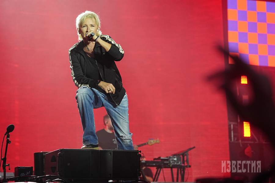 Певица Диана Арбенина во время выступления на «ИТ-пикнике» в музее-заповеднике «Коломенское»