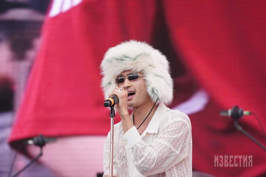 Группа Второй КА во время выступления на «ИТ-пикнике» в музее-заповеднике «Коломенское»