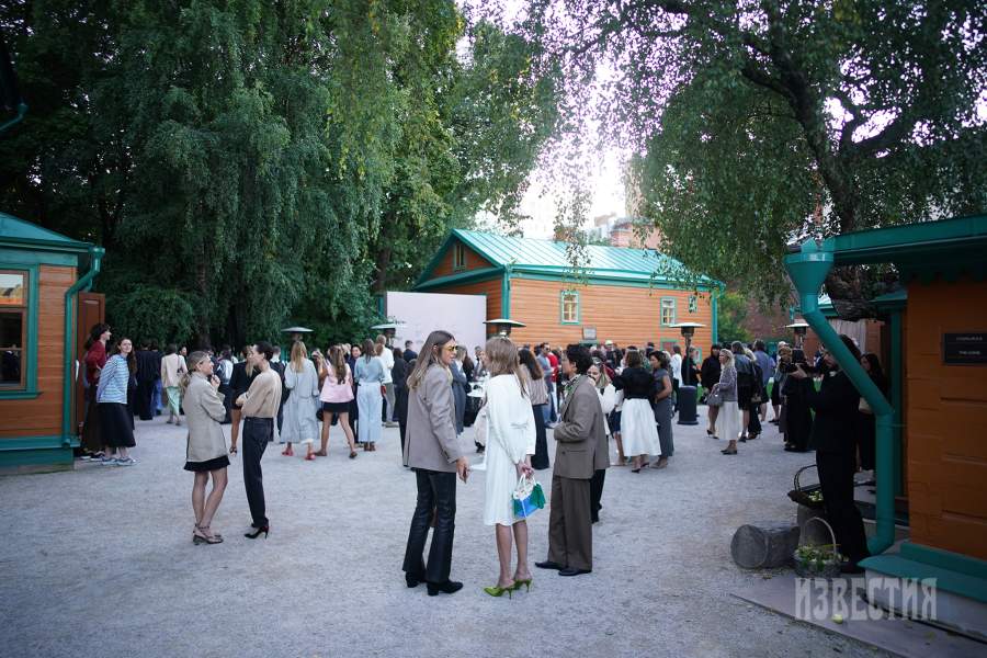 Гости показа Ruban, на 13а на переднем плане Лисовец и Бондарчук