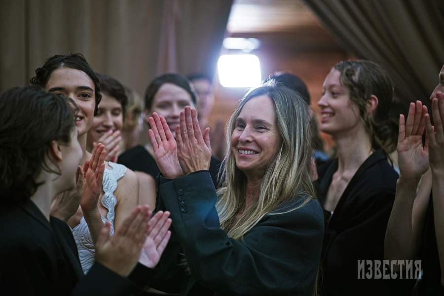 Сестры Рубан Алиса и Юлия; за кулисами после показа