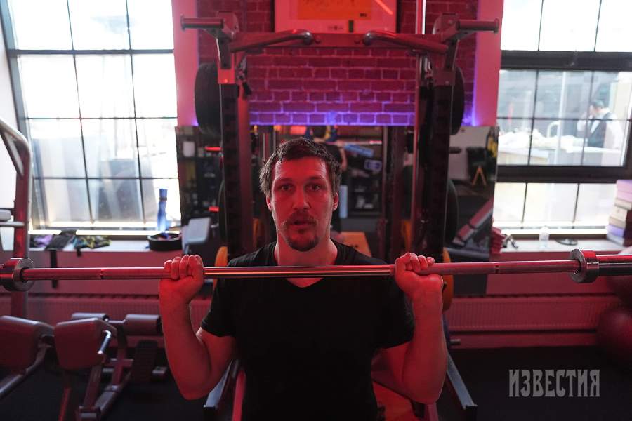 В течение всей своей профессиональной карьеры Игорь «хранит верность» всего одному тренеру — больше 20 лет занимается в родном Майкопе с Владимиром Николаевичем Овечкиным