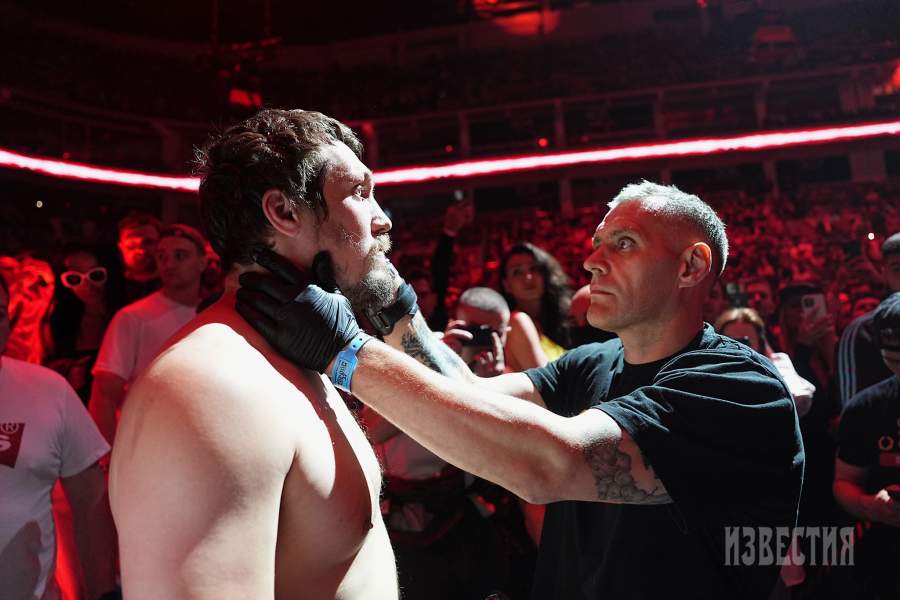 Перед боем рефери обязательно проверяет, в каком состоянии находится боец