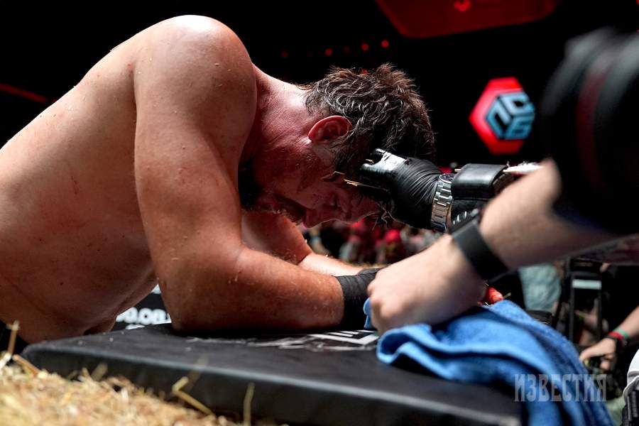 Помимо бокса, Игорь выступает не только в кулачной лиге — он участвовал в «Бойцовском клубе РЕН-ТВ», где блестяще победил сильного соперника из Бразилии Алекса ди Оливейру. Но не все бои даются боксеру легко…