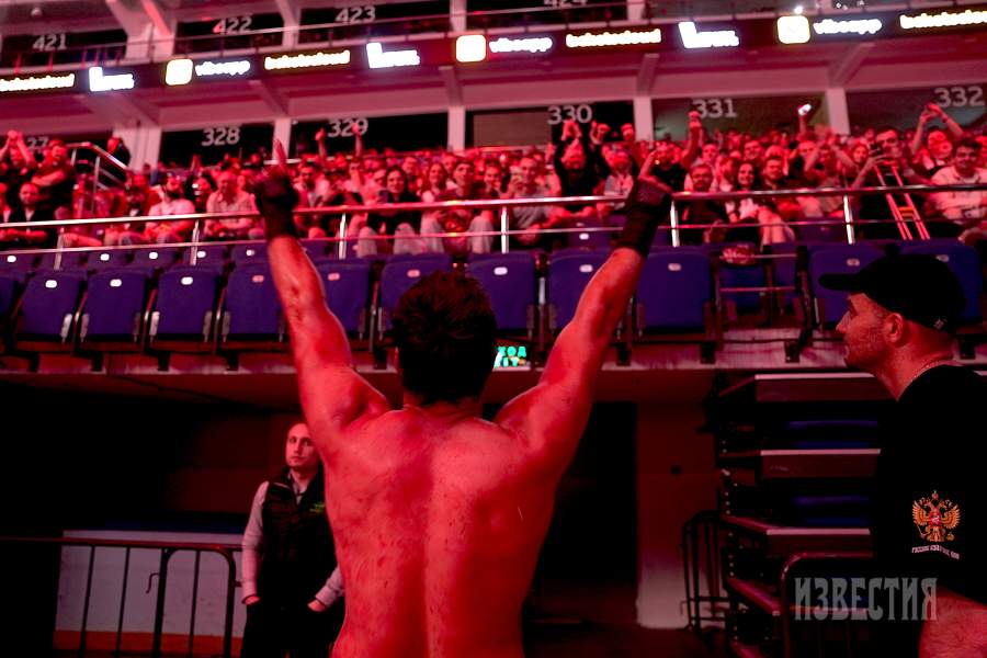  И хотя в этот раз Игорю не удалось победить соперника, выступил он весьма достойно даже несмотря на травму — решение судей о победе соперника не было единогласным. Зрители тоже поддержали своего любимца. А накал страстей и  эйфория сразу после боя, пусть даже проигранного, не дает в полной мере ощутить физическую боль от травмы