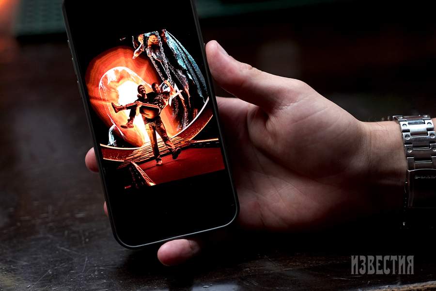 Игорь остается верен своему необычному чувству юмора и в отношениях с друзьями — однажды он вынес Наиля на ринг на руках