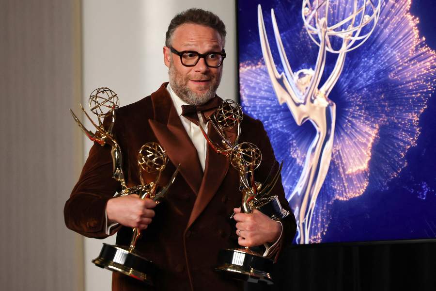 Сет Роген был признан лучшим комедийным актером и разделил победы за лучшую режиссуру и лучший сценарий