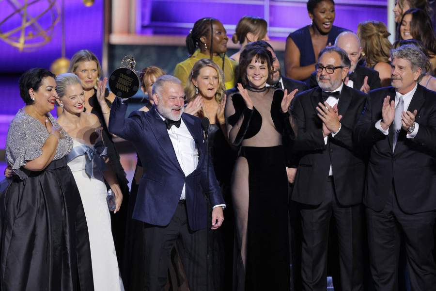 Лучшим драматическим сериалом была признана «Больница Питт»