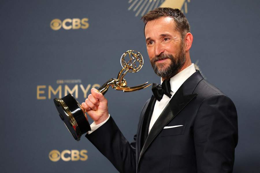 Ноа Уайли забрал статуэтку, как лучший драматический актер